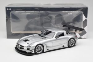 Mercedes SLS AMG GT3 C197 Street Ezüst Minichamps 1:18 151113100 Fém – 6. kép a 6-ből
