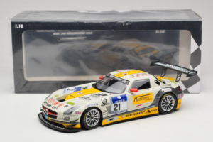 Mercedes SLS AMG GT3 #21 Rowe Racing M. Hartung / N. Heyer ADAC 24 Hours Nurburgring 2013 Minichamps 1:18 151133121 Fém – 6. kép a 6-ből