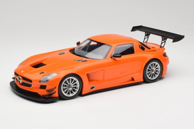 Mercedes SLS AMG GT3 C197 Street Narancssárga Minichamps 1:18 151113105 Fém