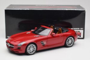 Mercedes SLS AMG R197 Roadster Le Mans Piros Minichamps 1:18 100039030 Fém – 8. kép a 8-ből