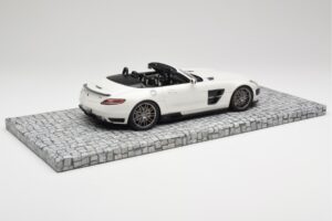 Mercedes Brabus SLS AMG 700 Biturbo Roadster Pearl Fehér Minichamps 1:18 107032130 Fém – 2. kép a 6-ből