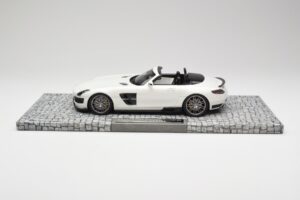 Mercedes Brabus SLS AMG 700 Biturbo Roadster Pearl Fehér Minichamps 1:18 107032130 Fém – 3. kép a 6-ből