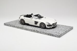 Mercedes Brabus SLS AMG 700 Biturbo Roadster Pearl Fehér Minichamps 1:18 107032130 Fém – 4. kép a 6-ből