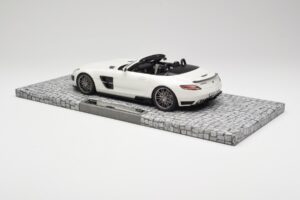 Mercedes Brabus SLS AMG 700 Biturbo Roadster Pearl Fehér Minichamps 1:18 107032130 Fém – 5. kép a 6-ből