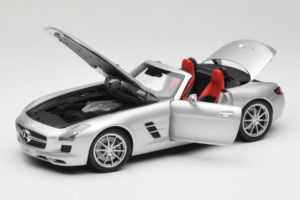 Mercedes SLS AMG Roadster Iridium Ezüst Minichamps 1:18 B66960078 Fém – 2. kép a 8-ből