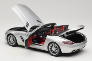 Mercedes SLS AMG Roadster Iridium Ezüst Minichamps 1:18 B66960078 Fém – 5. kép a 8-ből