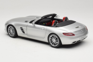 Mercedes SLS AMG Roadster Iridium Ezüst Minichamps 1:18 B66960078 Fém – 7. kép a 8-ből