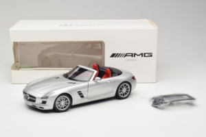Mercedes SLS AMG Roadster Iridium Ezüst Minichamps 1:18 B66960078 Fém – 8. kép a 8-ből