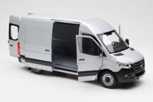 Mercedes Sprinter W907 Ezüst Norev 1:18 183424 Fém – 5. kép a 8-ből