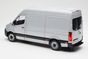 Mercedes Sprinter W907 Ezüst Norev 1:18 183424 Fém – 7. kép a 8-ből
