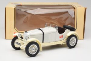 Mercedes SSKL Fehér & Krémszínű Bburago 1:18 3002-M1 Fém – 6. kép a 6-ből