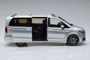 Mercedes V-Class V260 AMG Line Ezüst Norev 1:18 183871 Fém – 4. kép a 10-ből