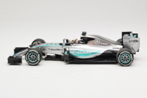 Mercedes W06 #44 L. Hamilton F1 World Champion 2015 Dealer Edition Minichamps 1:18 B66960539 Fém – 3. kép a 7-ből