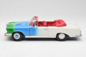 Mercedes 280SE W108 Tricolor Maisto 1:18 56014 Fém – 4. kép a 8-ből