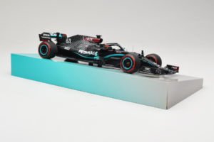 Mercedes W11 #63 G. Russell Mercedes AMG Petronas Sakhir Grand Prix 2020 Minichamps 1:18 113201663 Gyanta – 4. kép a 7-ből