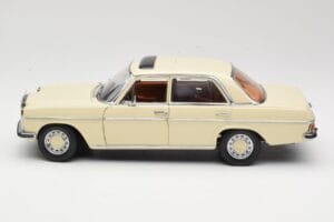 Mercedes W115 Strich 8 Krémszínű Sun Star 1:18 4581 Fém – 4. kép a 8-ből
