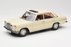 Mercedes W115 Strich 8 Krémszínű Sun Star 1:18 4581 Fém