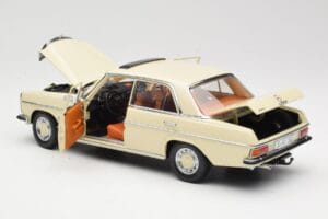 Mercedes W115 Strich 8 Krémszínű Sun Star 1:18 4581 Fém – 5. kép a 8-ből