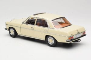 Mercedes W115 Strich 8 Krémszínű Sun Star 1:18 4581 Fém – 7. kép a 8-ből