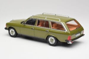 Mercedes W123 200T Cypress Zöld BoS Models 1:18 BOS008 Fém – 5. kép a 6-ből
