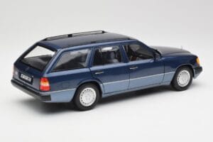 Mercedes 300D W124 T-Modell Nautical Kék Norev 1:18 183962 Fém – 3. kép a 8-ből