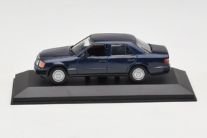 Mercedes W124 Sötétkék Minichamps 1:43 MB006 Fém