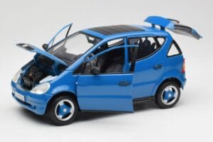 Mercedes A-Class W168 Azure Kék Maisto 1:18 50311 Fém – 2. kép a 8-ből