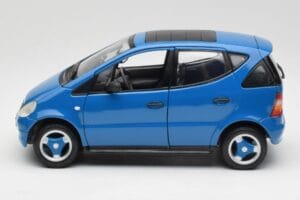 Mercedes A-Class W168 Azure Kék Maisto 1:18 50311 Fém – 4. kép a 8-ből