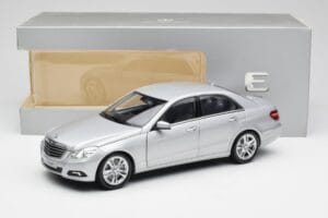 Mercedes E-osztály W212 Avantgarde Iridium Ezüst Festés 2. kiadás Minichamps 1:18 B66960212-D2 Fém – 11. kép a 11-ből