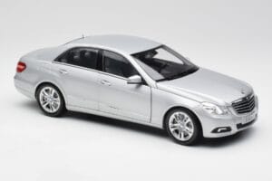 Mercedes E-osztály W212 Avantgarde Iridium Ezüst Festés 2. kiadás Minichamps 1:18 B66960212-D2 Fém – 6. kép a 11-ből
