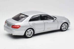Mercedes E-osztály W212 Avantgarde Iridium Ezüst Festés 1. kiadás Minichamps 1:18 B66960212-D1 Fém – 3. kép a 11-ből