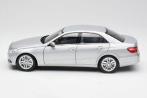 Mercedes E-osztály W212 Avantgarde Iridium Ezüst Festés 1. kiadás Minichamps 1:18 B66960212-D1 Fém – 4. kép a 11-ből