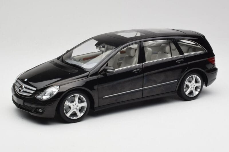 Mercedes R-Class W251 Obsidian Fekete Minichamps 1:18 150034601 Fém