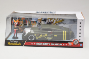 Mercury Gotham or Bust With Harley Quinn Figure Metals Diecast 1:24 30456 Fém