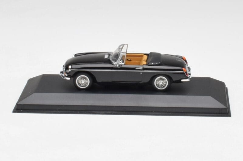 MGB Kabrió Fekete Minichamps 1:43 430131030 Fém