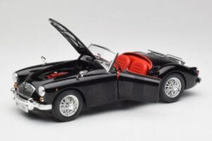 MGA English Roadster Fekete Revell 1:18 84559091 Fém – 2. kép a 8-ből