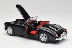 MGA English Roadster Fekete Revell 1:18 84559091 Fém – 5. kép a 8-ből