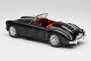 MGA English Roadster Fekete Revell 1:18 84559091 Fém – 7. kép a 8-ből
