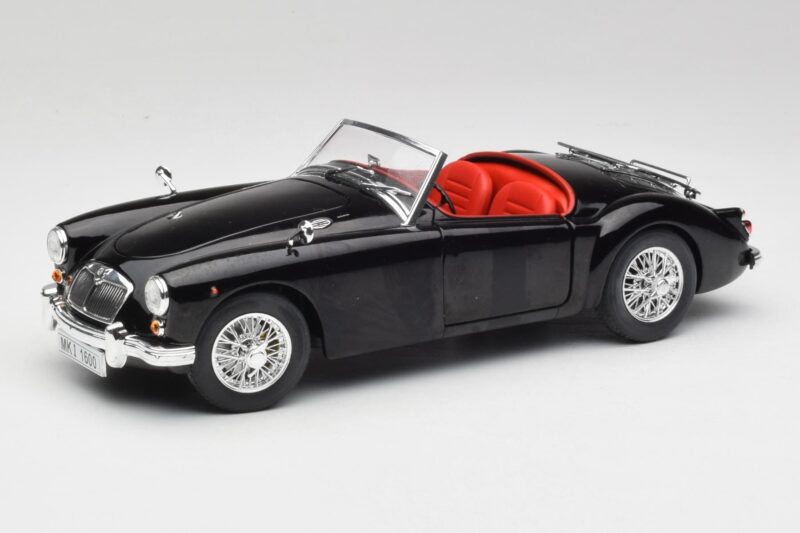 MGA English Roadster Fekete Revell 1:18 84559091 Fém