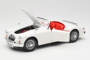 MGA Roadster Old English White Revell 1:18 08455 Fém – 2. kép a 8-ből