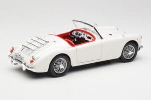 MGA Roadster Old English White Revell 1:18 08455 Fém – 3. kép a 8-ből