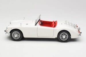 MGA Roadster Old English White Revell 1:18 08455 Fém – 4. kép a 8-ből