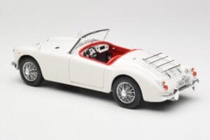 MGA Roadster Old English White Revell 1:18 08455 Fém – 7. kép a 8-ből