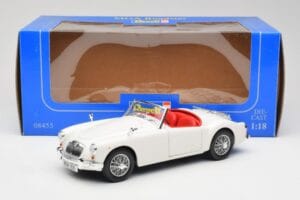 MGA Roadster Old English White Revell 1:18 08455 Fém – 8. kép a 8-ből