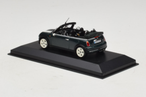 Mini Cooper Kabrió Zöld Fehér Csíkkal Minichamps 1:43 80420309093-R1 Fém – 3. kép a 5-ből