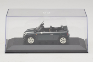Mini Cooper Kabrió Zöld Fehér Csíkkal Minichamps 1:43 80420309093-R1 Fém – 4. kép a 5-ből