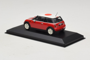 Mini Cooper Piros Japán Zászlóval Minichamps 1:43 80420309024-R1 Fém – 3. kép a 5-ből