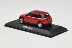 Mini Cooper Piros Minichamps 1:43 MINI010 Fém – 3. kép a 4-ből