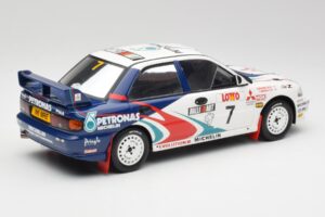 Mitsubishi Lancer Evo 3 Group A #4 T. Makinen / S. Harjanne Rally Australia 1996 Otto 1:18 OT475 Gyanta – 2. kép a 6-ből