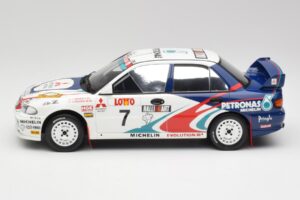 Mitsubishi Lancer Evo 3 Group A #4 T. Makinen / S. Harjanne Rally Australia 1996 Otto 1:18 OT475 Gyanta – 3. kép a 6-ből